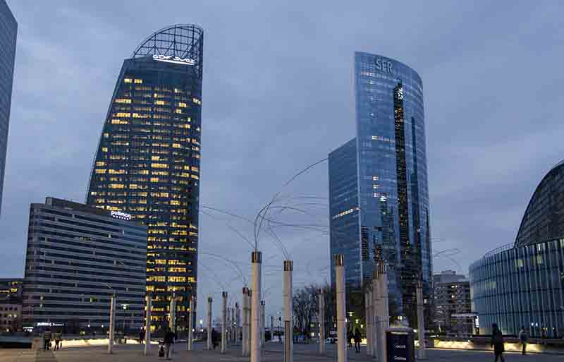 177 - Francia - Paris - La Defense - imagen nocturna.jpg